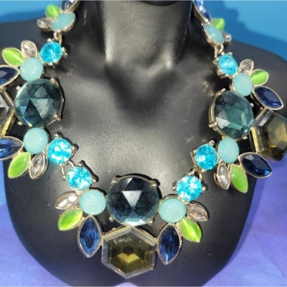 The Limited green blue flower 💠shaped chunky rhinestone gold tone - Picture 4 of 15